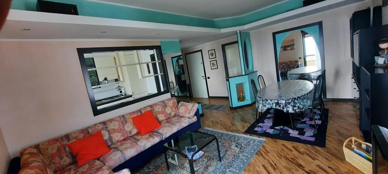 La Terrazza Casa Vacanza Carenno Luaran gambar