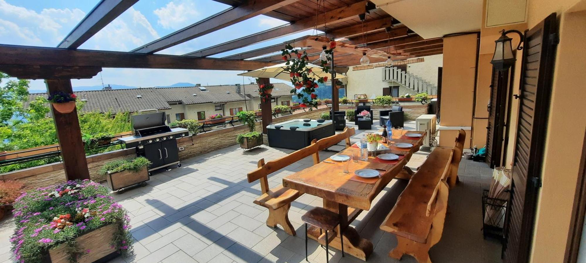 La Terrazza Casa Vacanza Carenno Luaran gambar