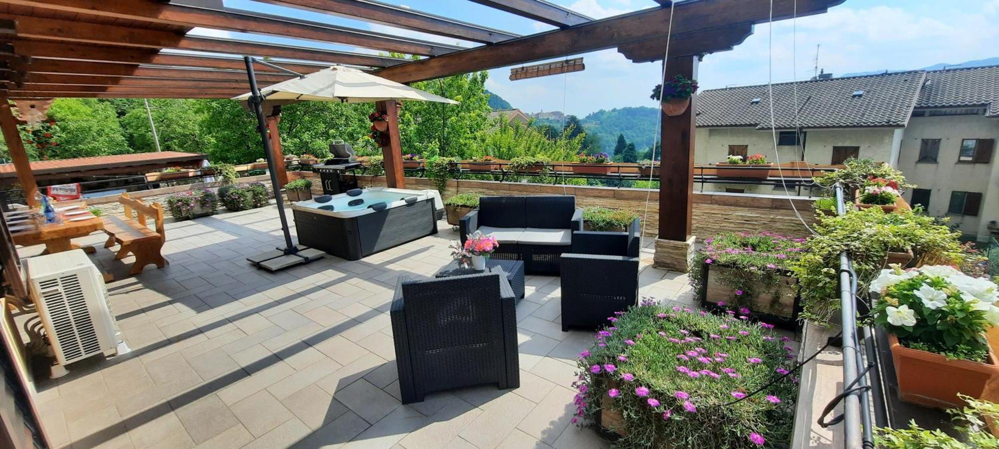 La Terrazza Casa Vacanza Carenno Luaran gambar