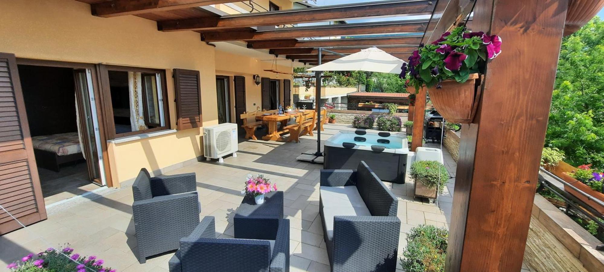 La Terrazza Casa Vacanza Carenno Luaran gambar