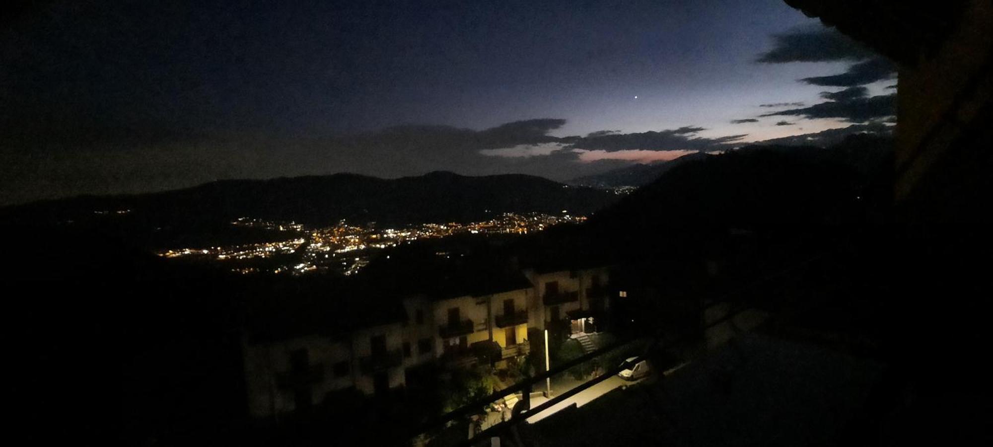 La Terrazza Casa Vacanza Carenno Luaran gambar